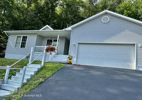 100 Sunrise Dr, Dalton, PA 18414