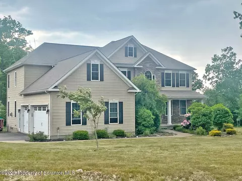 149 Windsor Way, Roaring Brook Twp, PA 18444