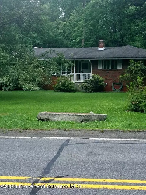 319 Blue Shutters Rd, Roaring Brook Twp, PA 18444