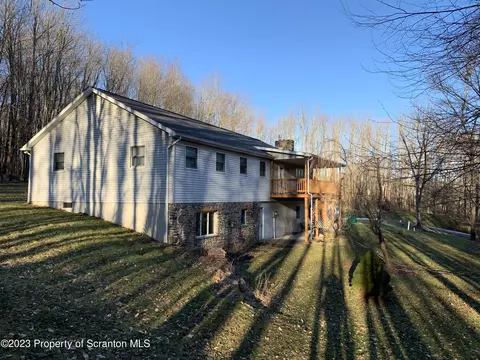 690 Lwr Mill City Rd, Dalton, PA 18414