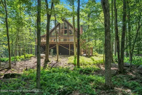 7 Mallard Ct, Clifton Twp, PA 18424