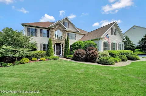 604 Hideaway Dr, Moscow, PA 18444