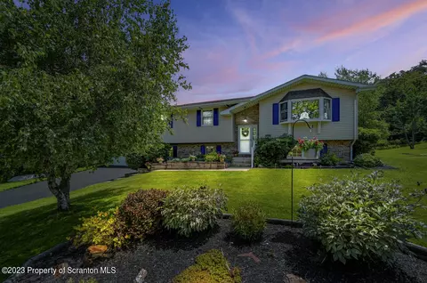 1615 Davinci Ln, Clarks Summit, PA 18411