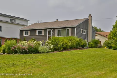 139 Leach Hill Rd, Clarks Summit, PA 18411