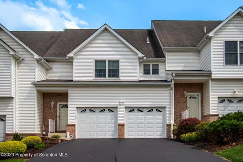 21 Sharon Dr, Moosic, PA 18507
