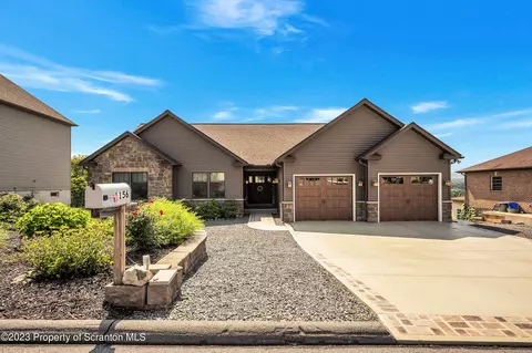 1156 Lincoln Ave, Blakely, PA 18447