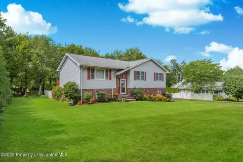 33 Westview Dr, Scott Twp, PA 18411