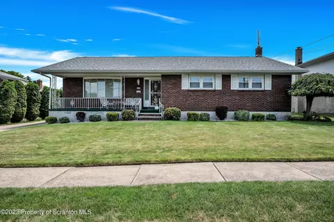 3905 Lawrence Ave, Moosic, PA 18507