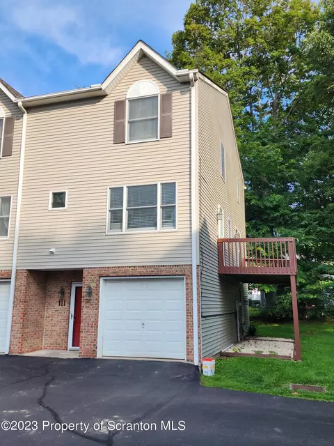111 Junction Ave, Clarks Summit, PA 18411