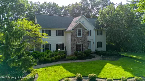 59 Ivywood Dr, Clarks Summit, PA 18411
