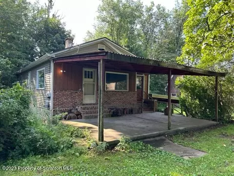 506 Griffin Pond Rd, South Abington, PA 18411