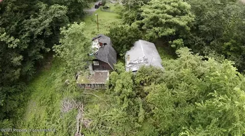 906 E Avery Station Rd, Factoryville, PA 18419