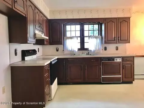209 Mary St, Olyphant, PA 18447 photo 2
