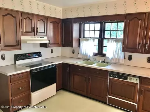 209 Mary St, Olyphant, PA 18447 photo 3