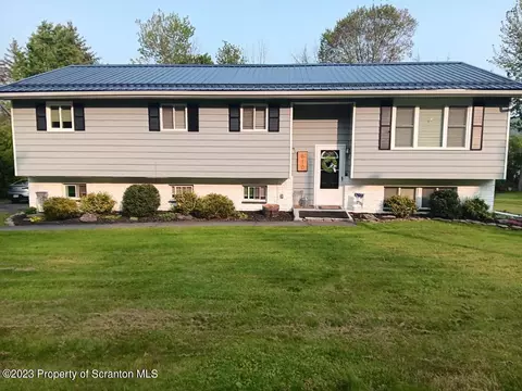 610 White Birch Rd, Clarks Summit, PA 18411