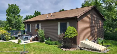 9 Back Acres Ln, Tunkhannock, PA 18657