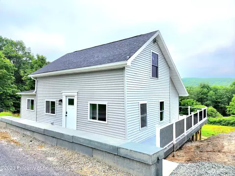 257 Maple Dr, Dalton, PA 18414