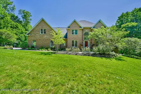 132 Ledgewood Dr, Clarks Summit, PA 18411