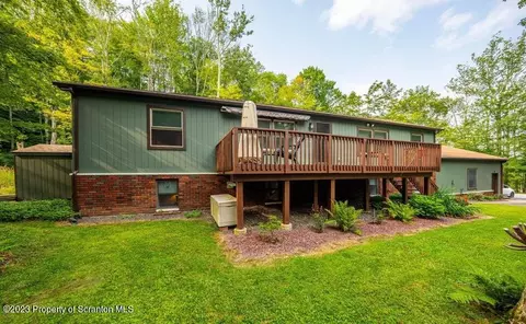 12 Elmwood Ct, Lake Ariel, PA 18436