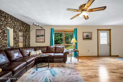527 Forest Ln, Archbald, PA 18403 photo 10