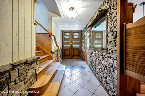 527 Forest Ln, Archbald, PA 18403 photo 6