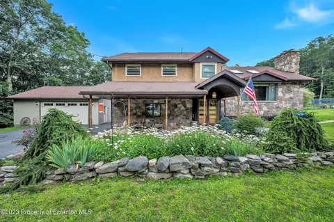 527 Forest Ln, Archbald, PA 18403