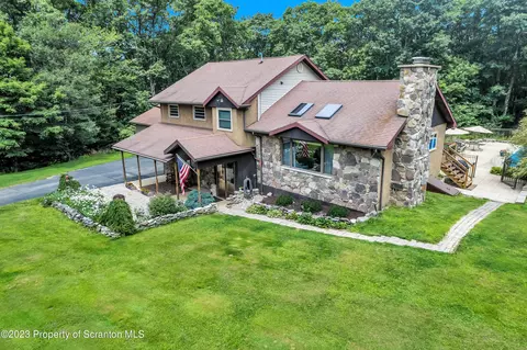 527 Forest Ln, Archbald, PA 18403 photo 5