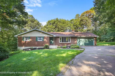 700 Willard Rd, Mount Cobb, PA 18436