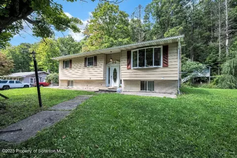 10028 Bridge Ln, Clarks Summit, PA 18411