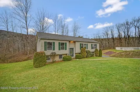 2 Megan Pl, South Abington, PA 18411