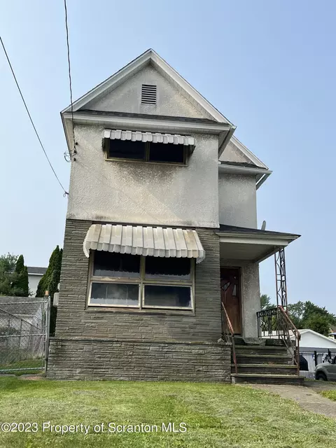 630 E Warren St, Dunmore, PA 18512