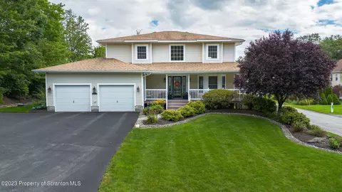 113 Terrace Dr, Roaring Brook Twp, PA 18444