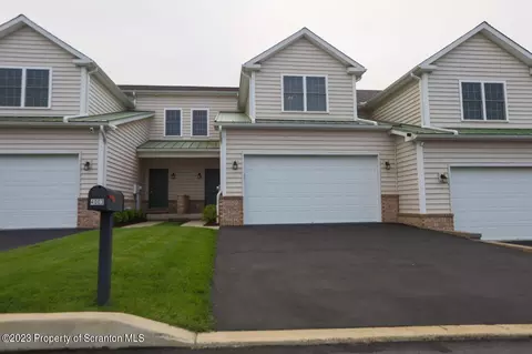 4003 Austen Cl, Moosic, PA 18507