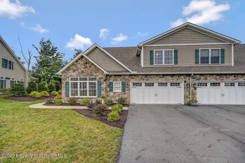 16 Avalon Rd, South Abington, PA 18411