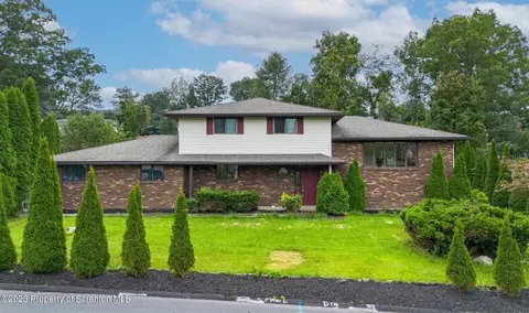 106 Bel Air Dr, Archbald, PA 18403
