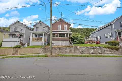 30 Arch St, Glen Lyon, PA 18617