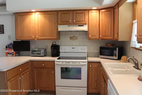112 Mary St, Olyphant, PA 18447 photo 12