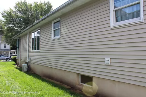112 Mary St, Olyphant, PA 18447 photo 2