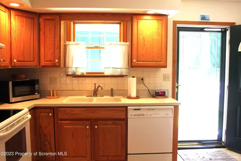 112 Mary St, Olyphant, PA 18447 photo 10