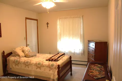 112 Mary St, Olyphant, PA 18447 photo 33