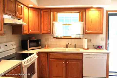 112 Mary St, Olyphant, PA 18447 photo 11