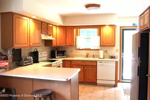112 Mary St, Olyphant, PA 18447 photo 13