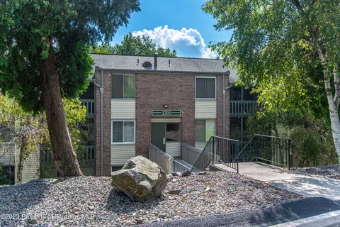 1202 Summit Pointe, Scranton, PA 18508 photo 2