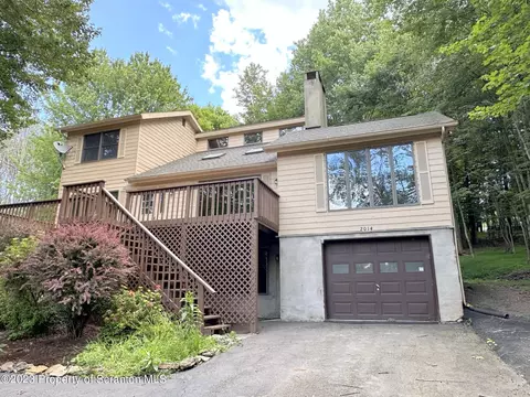 2014 Roamingwood Rd, Lake Ariel, PA 18436