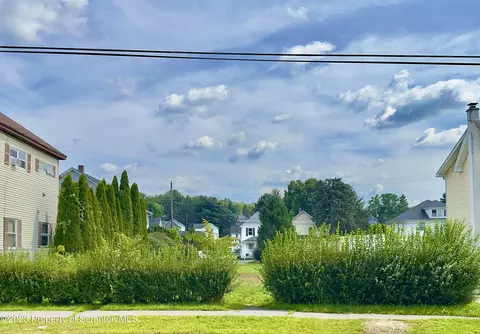 148 Boulevard Ave, Throop, PA 18512