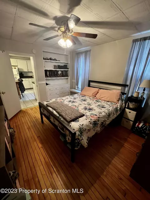 466 E Drinker St, Dunmore, PA 18512 photo 8
