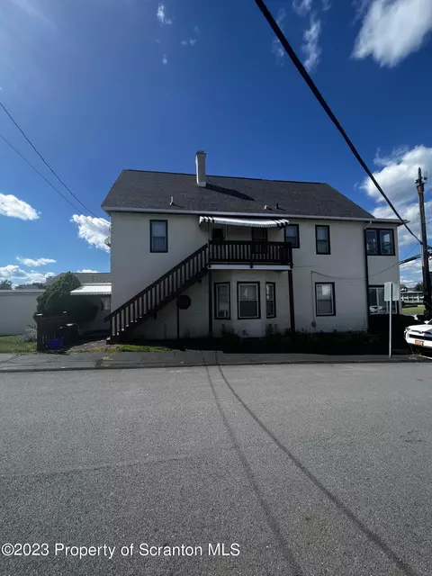 466 E Drinker St, Dunmore, PA 18512 photo 2