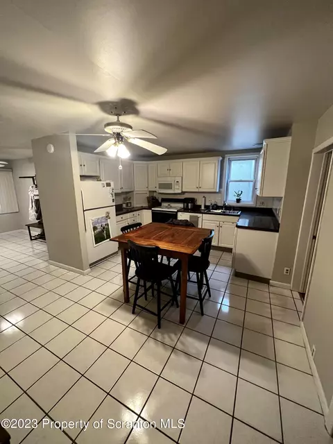466 E Drinker St, Dunmore, PA 18512 photo 9