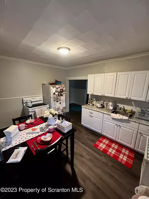 466 E Drinker St, Dunmore, PA 18512 photo 17
