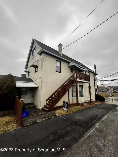466 E Drinker St, Dunmore, PA 18512 photo 6